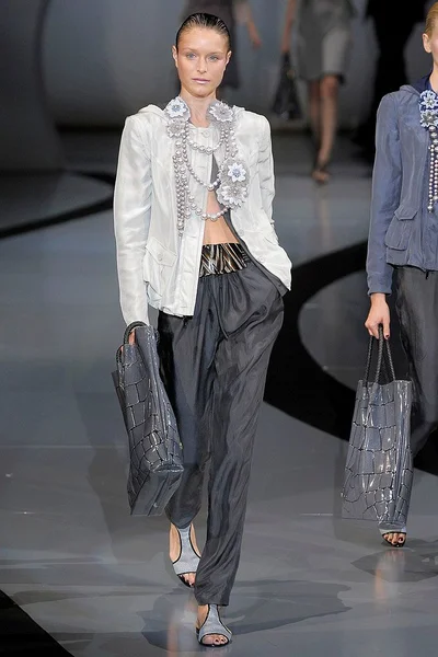 Look 15